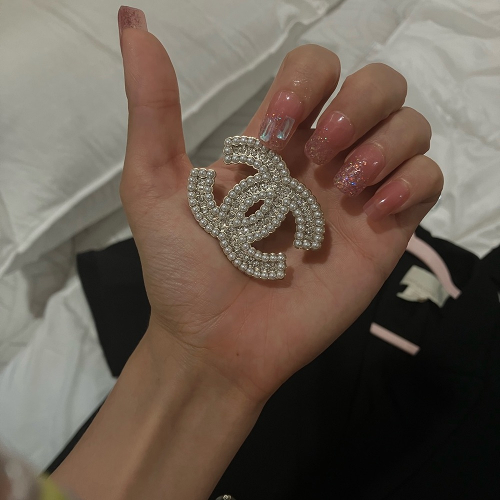 Chanel Pearl diamond brooch